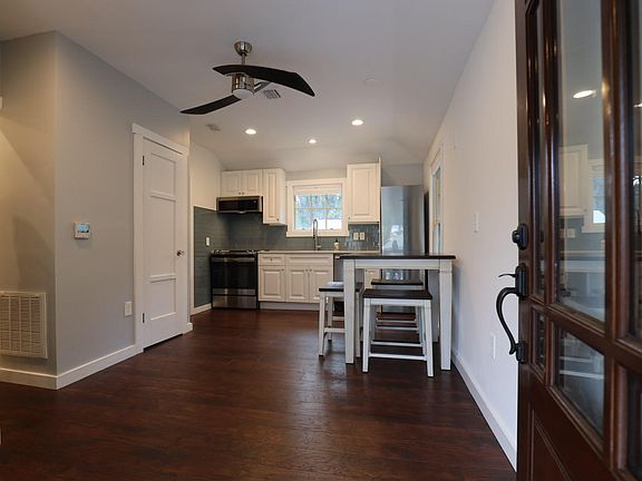 2nd image of 502 E Amelia St