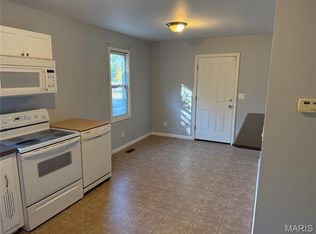 2723 Walter St, Godfrey, IL 62035