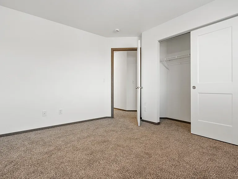 Split Rock Village Apartments & Townhomes — Photo 43