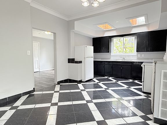 3rd image of 257 Vidal St S #1