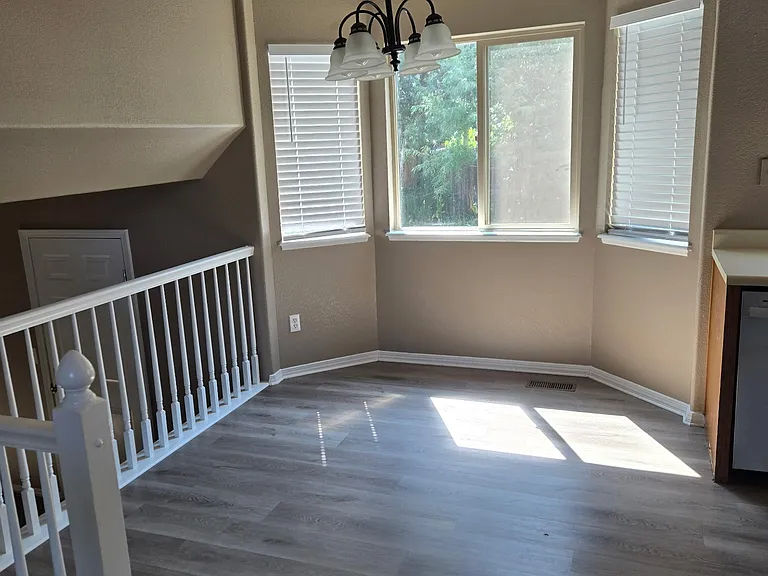 5135 Rushford Pl — Photo 2