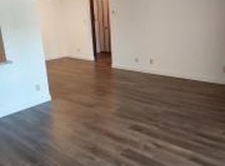 8620 N Port Washington Rd #212, Milwaukee, WI 53217