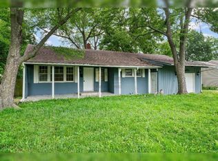 703 SE Douglas St, Lees Summit, MO 64063