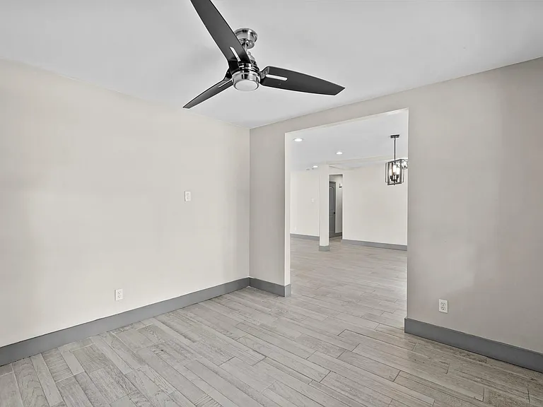 5522 Braesvalley Dr — Photo 12