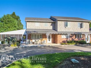 9 Peppermint Rd, Commack, NY 11725