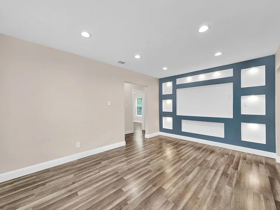 339 Avenue G