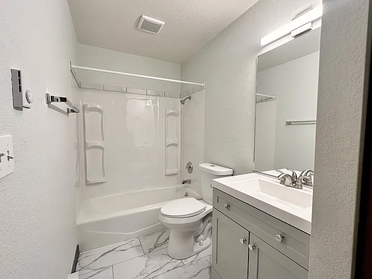 211-225 N Peterson Dr — Photo 9