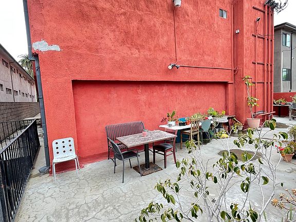3rd image of 1816 N Gramercy Pl APT 304
