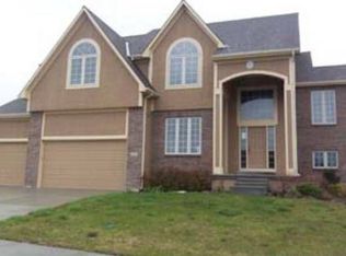 504 SE Snaffle Bit Ct, Lees Summit, MO 64082