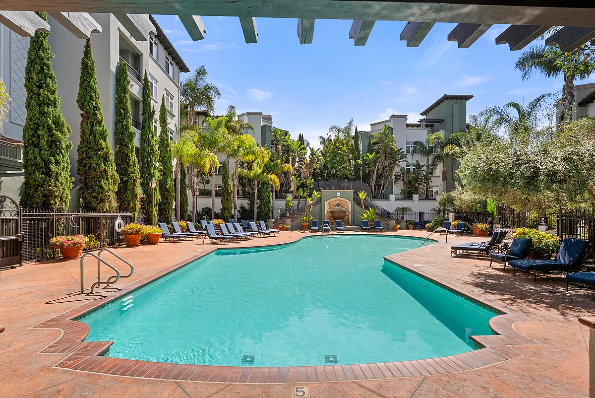 Building Photo - Playa Del Oro