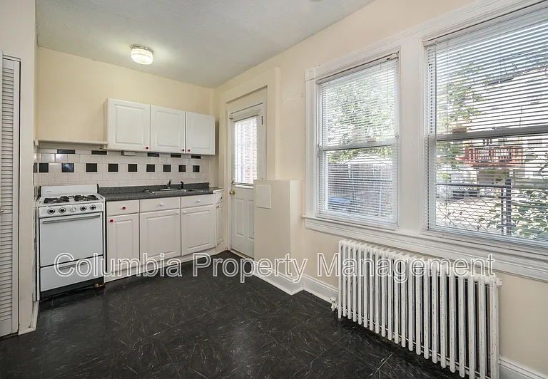 1159 3rd St NE — Photo 5