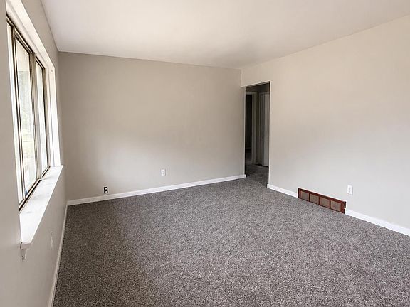 4th image of 22150 Ulster St