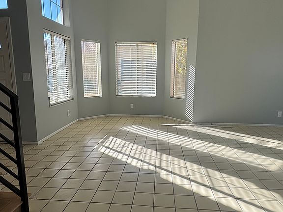 3rd image of 1835 Mesa Dr