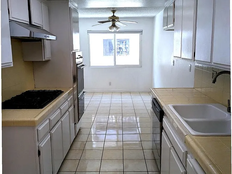 2105 Mathews Ave #10 — Photo 6