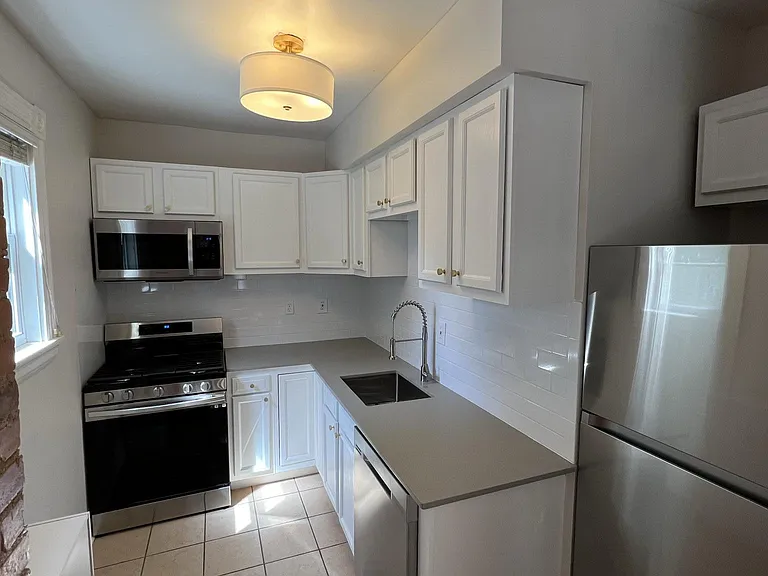 3935 Burwood Ave #2 — Photo 2