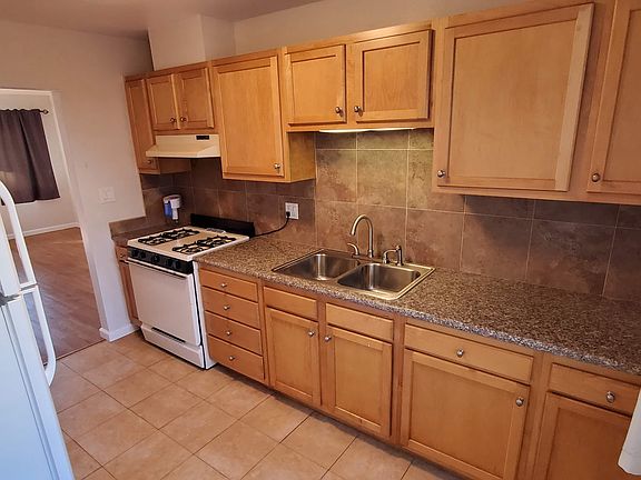 3rd image of 2919 Columbia St #2921