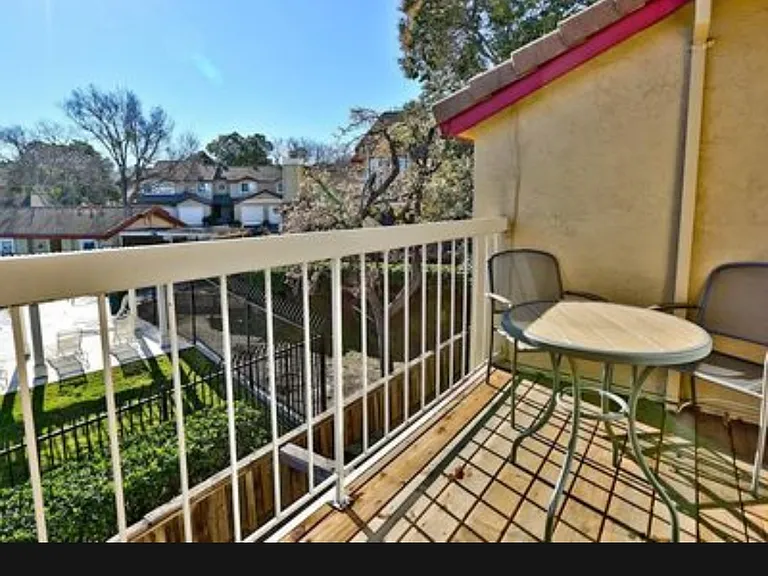 Peppermill Cir — Photo 13