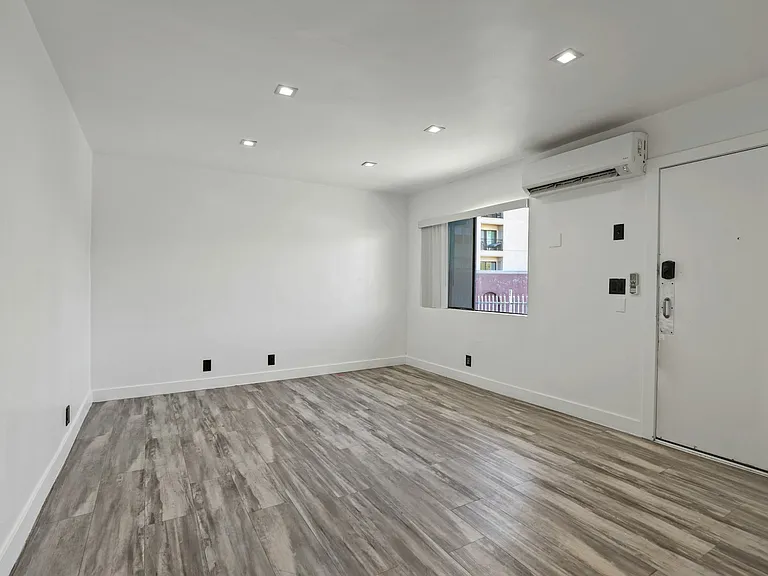 830 Bartlett St #6 — Photo 9