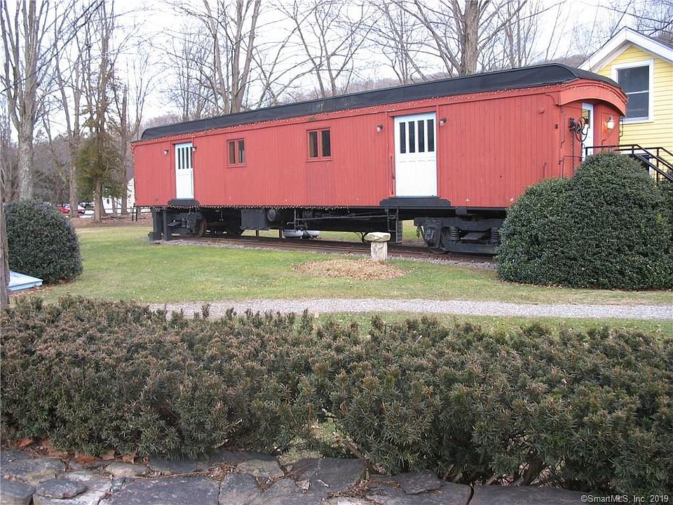 11 Railroad Street