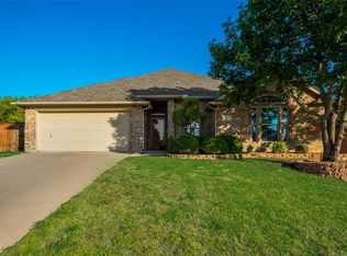903 Benjamin Dr, Burleson, TX 76028