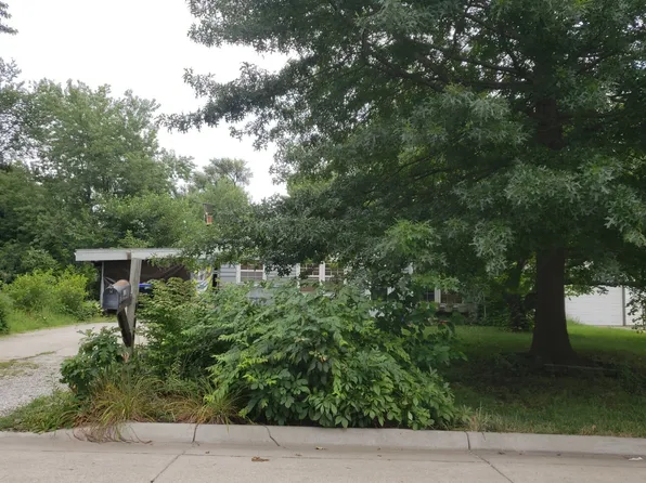 3326 SE Massachusetts Ave, Topeka, KS 66605