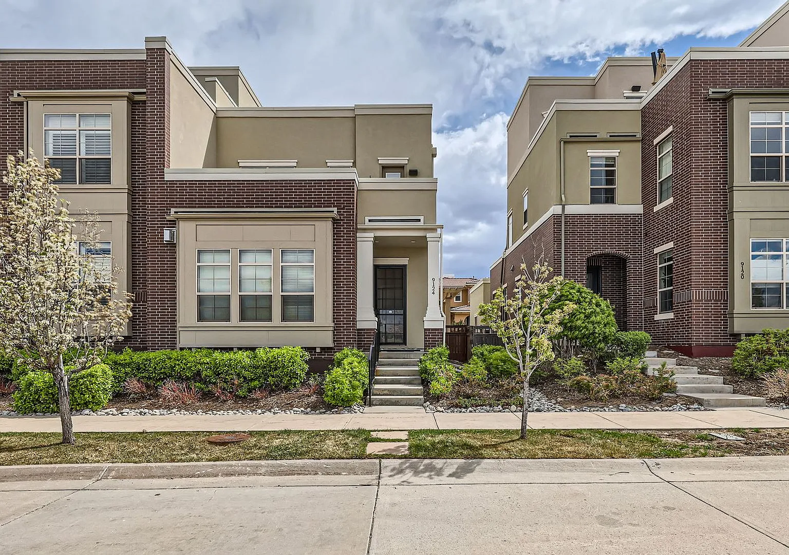 Beautiful- Open Concept - Updated - Main floor Primary BR - EV Plug in Garage- Solar Panels- Grea... — Photo 1