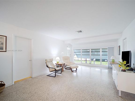 5th image of 9490 Dominican Dr