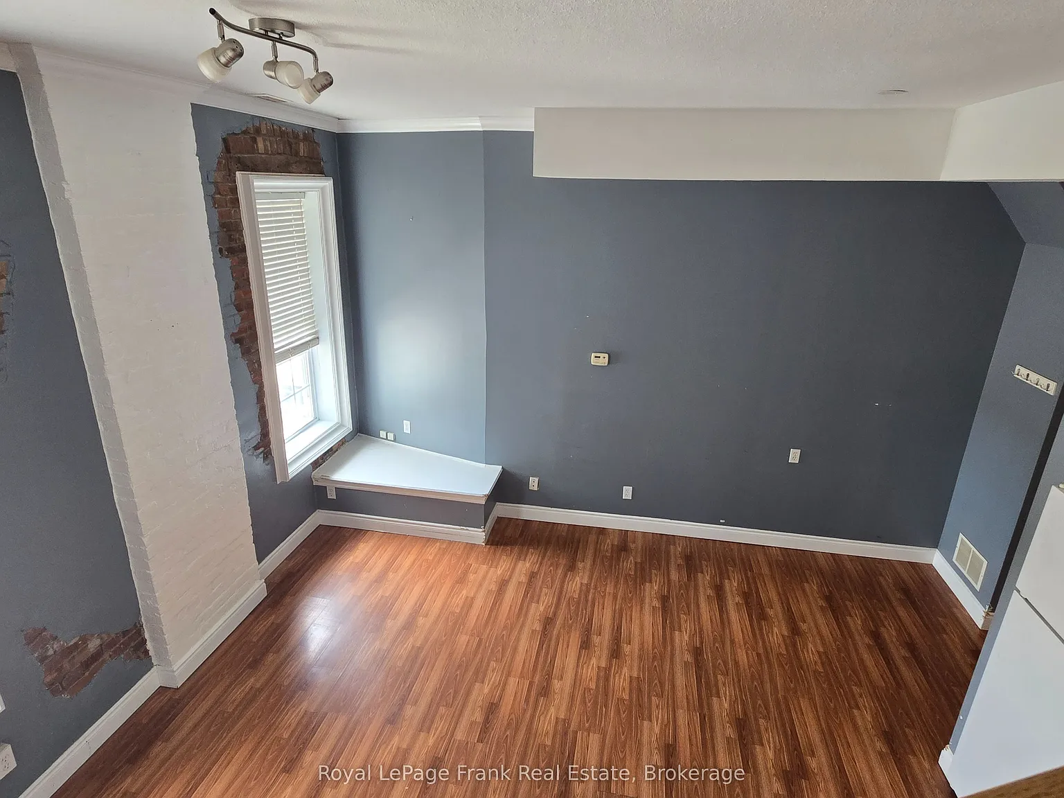 54 King St E — Photo 3
