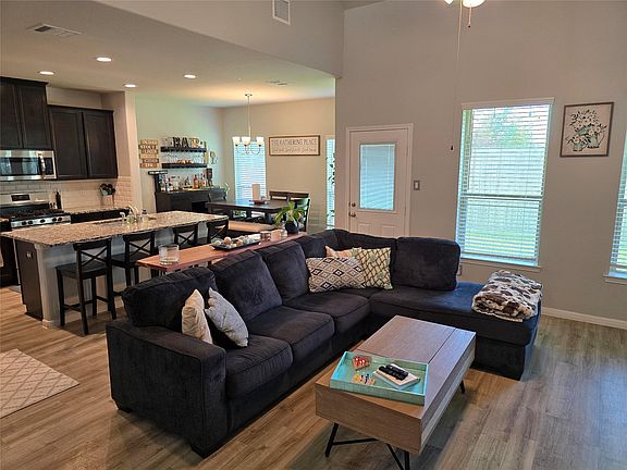 4th image of 1942 Bending Green Dr