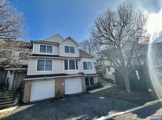 201 Grand Ridge Dr, Ridgefield, NJ 07657