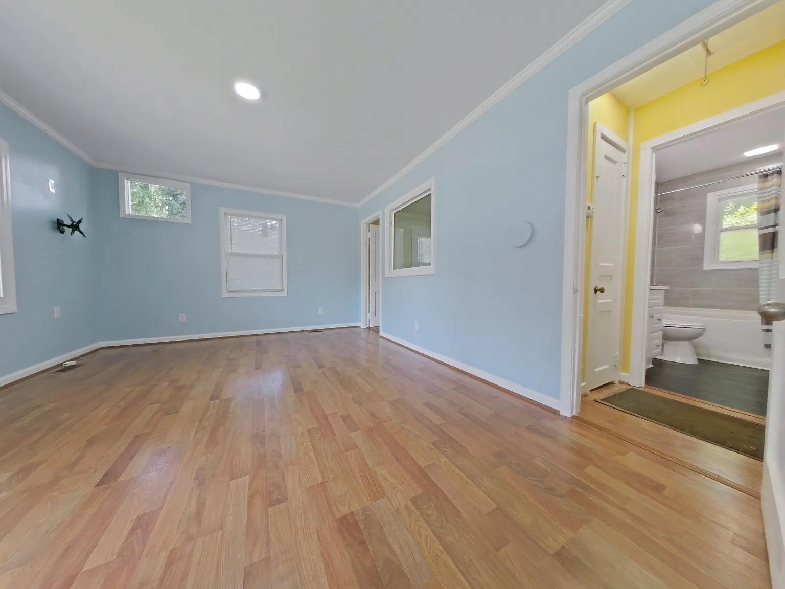 2 bed, 800 sqft, $1,075 — Photo 3