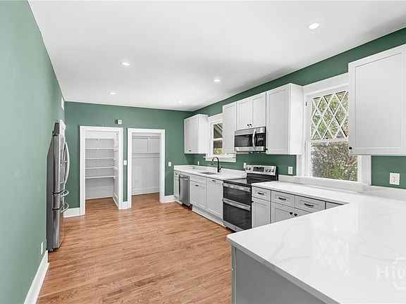 3rd image of 109 College Boulevard