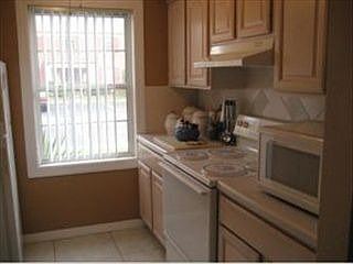 2nd image of 922 S Colonial Ct