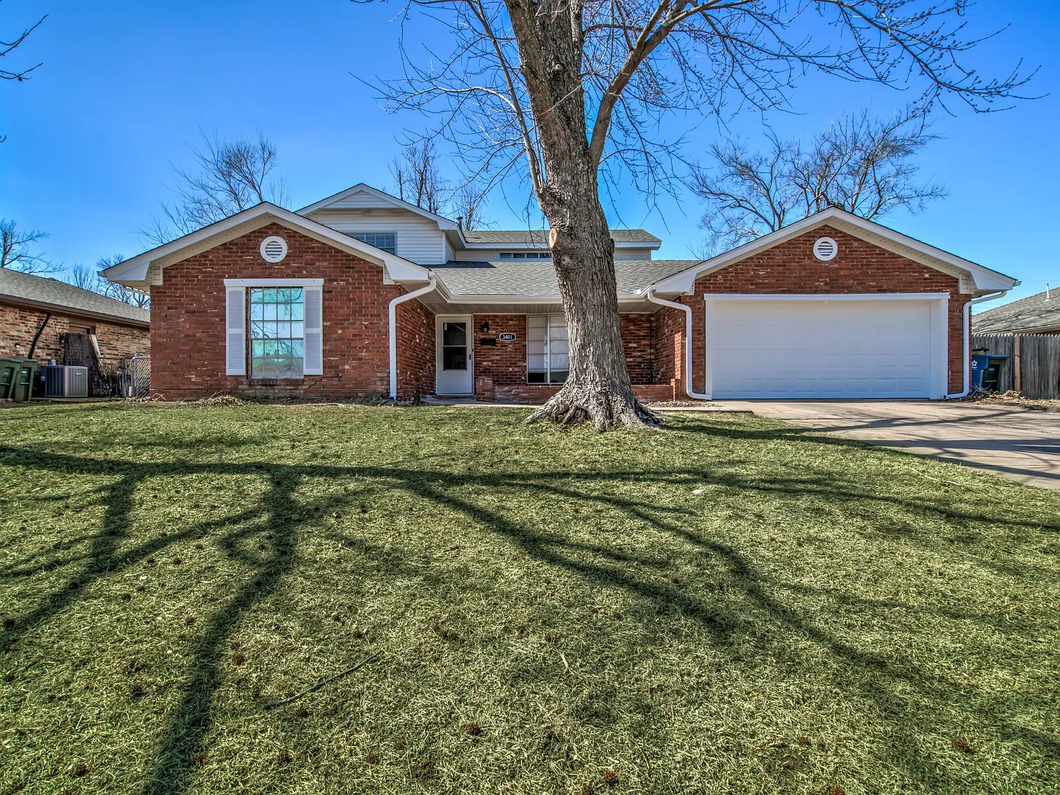 4 bed, 2.5 bath, 2304 sqft, $1,950 — Photo 1