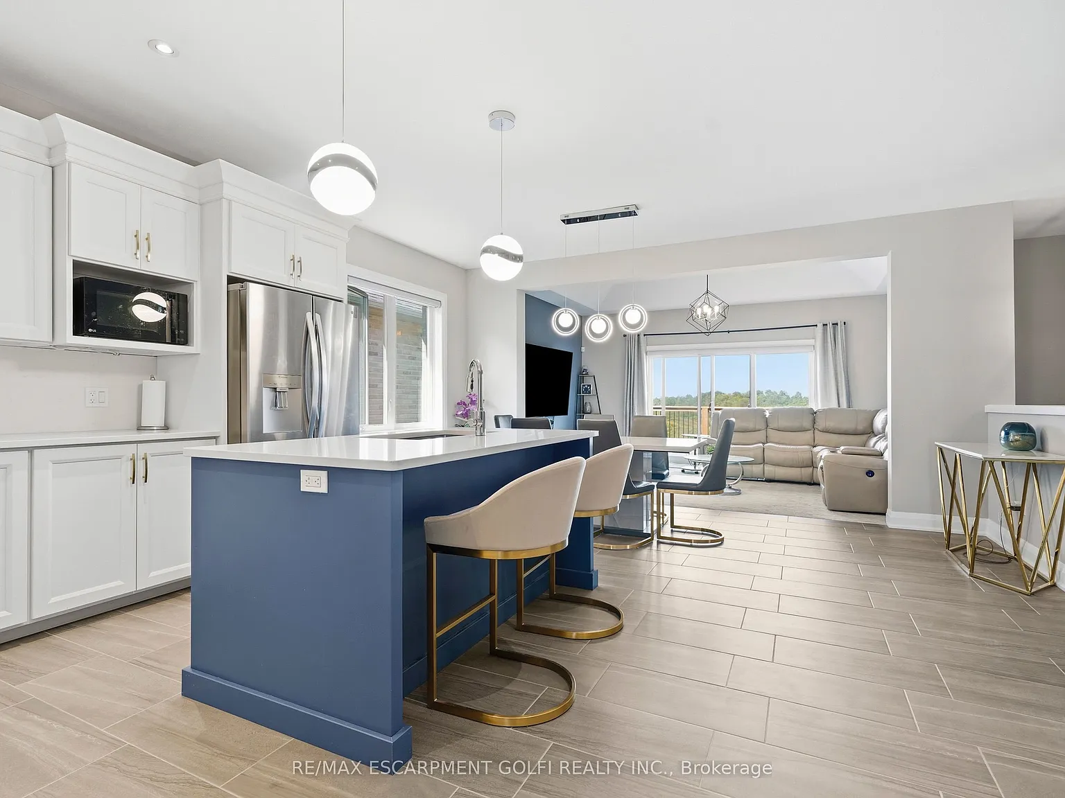 3 bed, $3,000 — Photo 2
