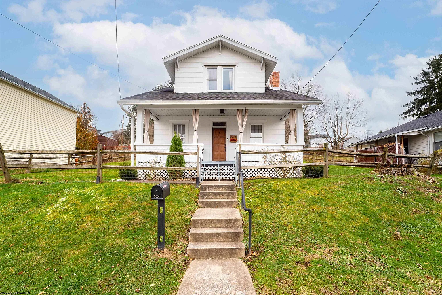 524 Melrose St photo 1