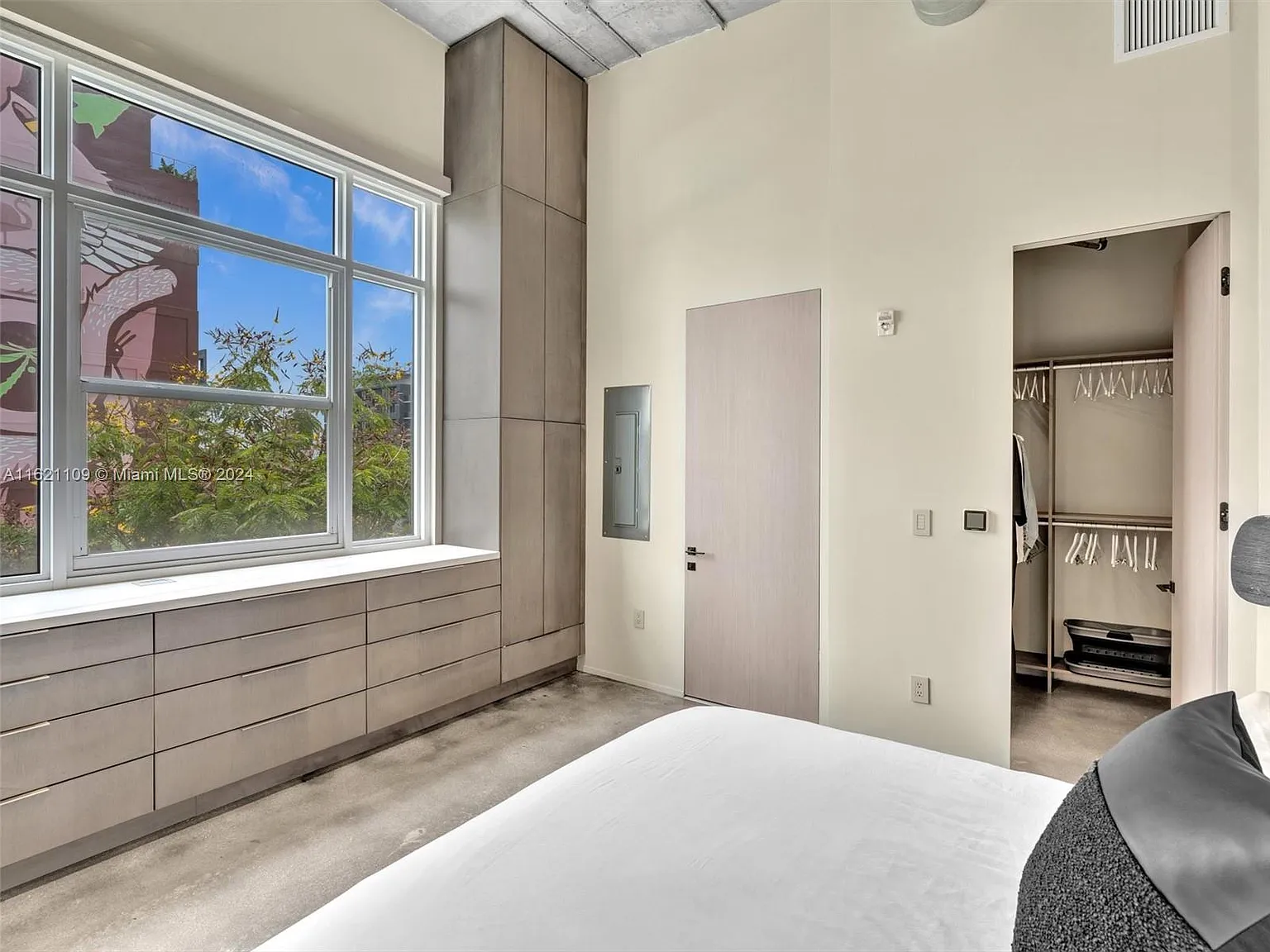 1 bed, 1063 sqft, $8,800 — Photo 4