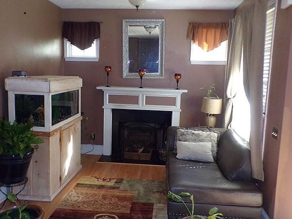3rd image of 4644 Parkway Cir