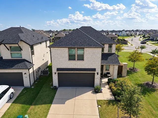 411 Bertney Dr — Photo 23