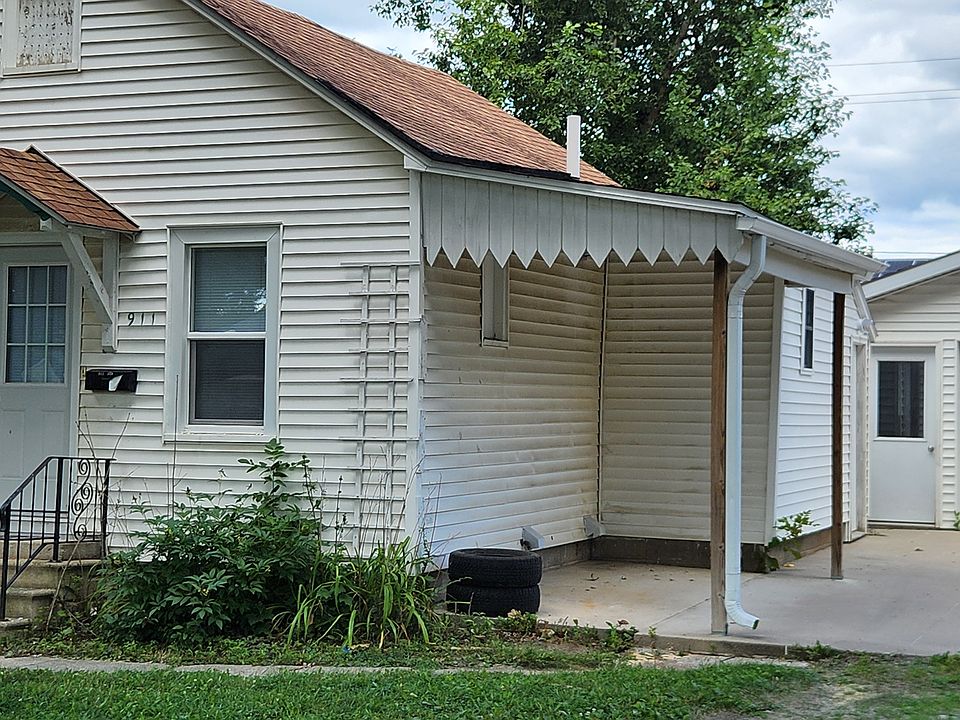 1st image of 911 4th St