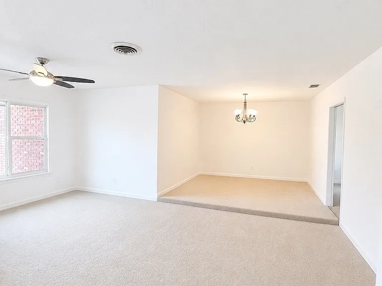 1301 SW 8th St — Photo 10