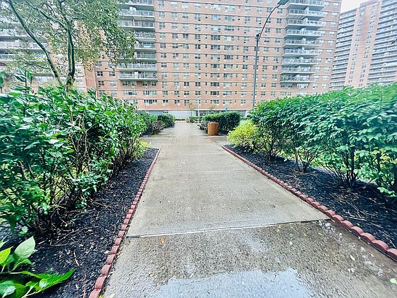 4th image of 2944 W 5th St APT 21L