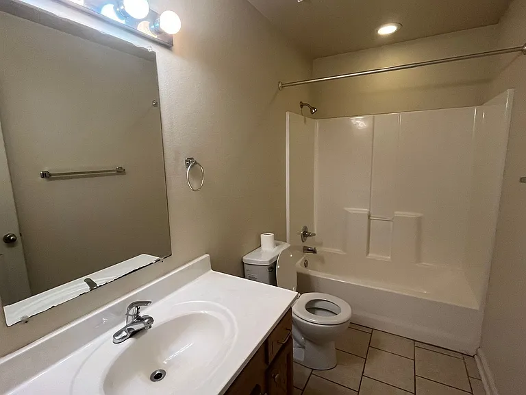 605 N Greenwich Ave — Photo 10