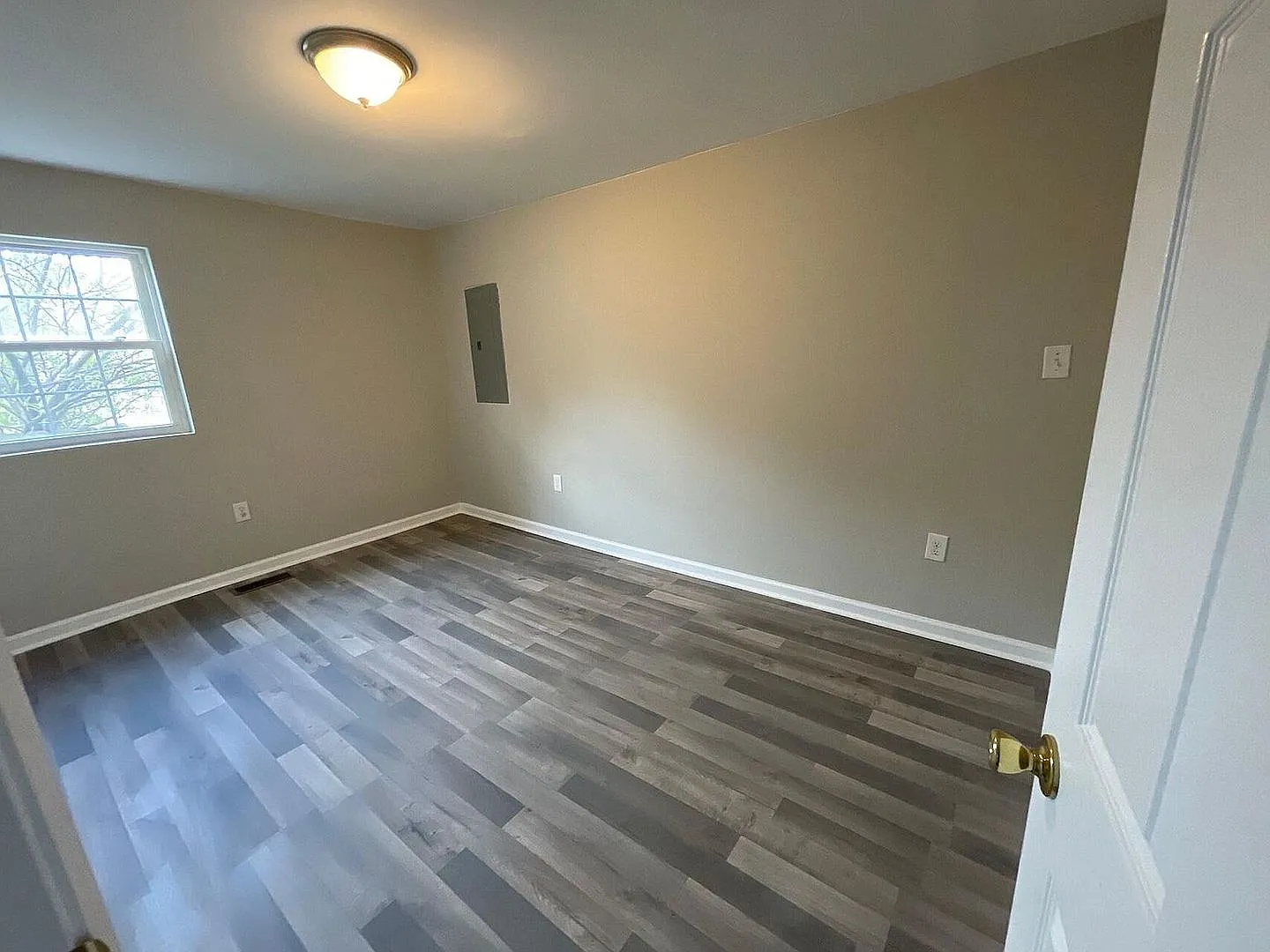 Room in 3 Bedroom Home at Glory St — Photo 2