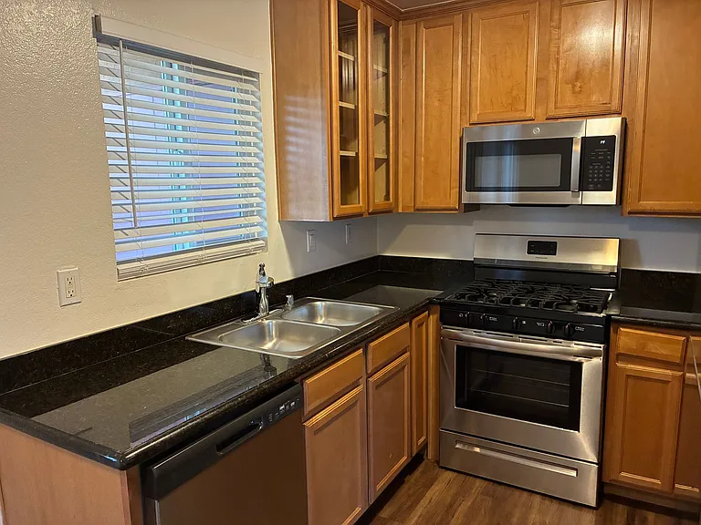 526 Calle Montecito #139 — Photo 4