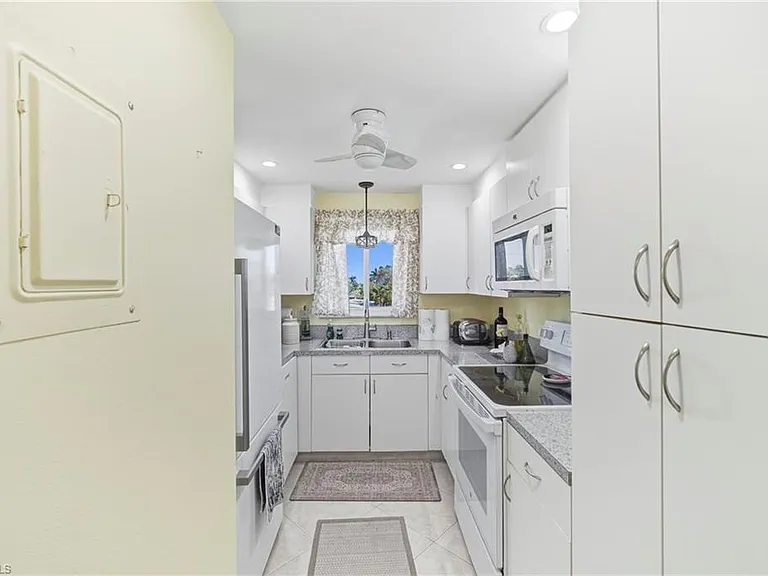 1010 Manatee Rd #B304 — Photo 9