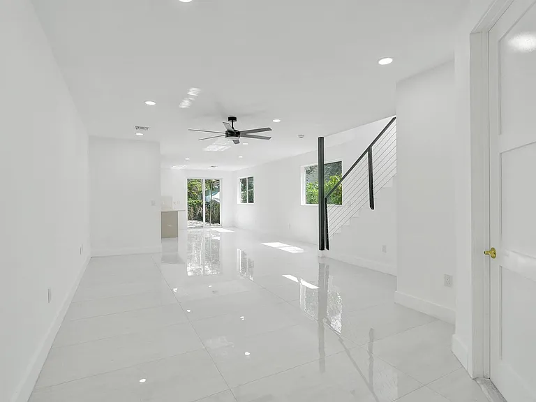 1213 W Las Olas Blvd — Photo 1