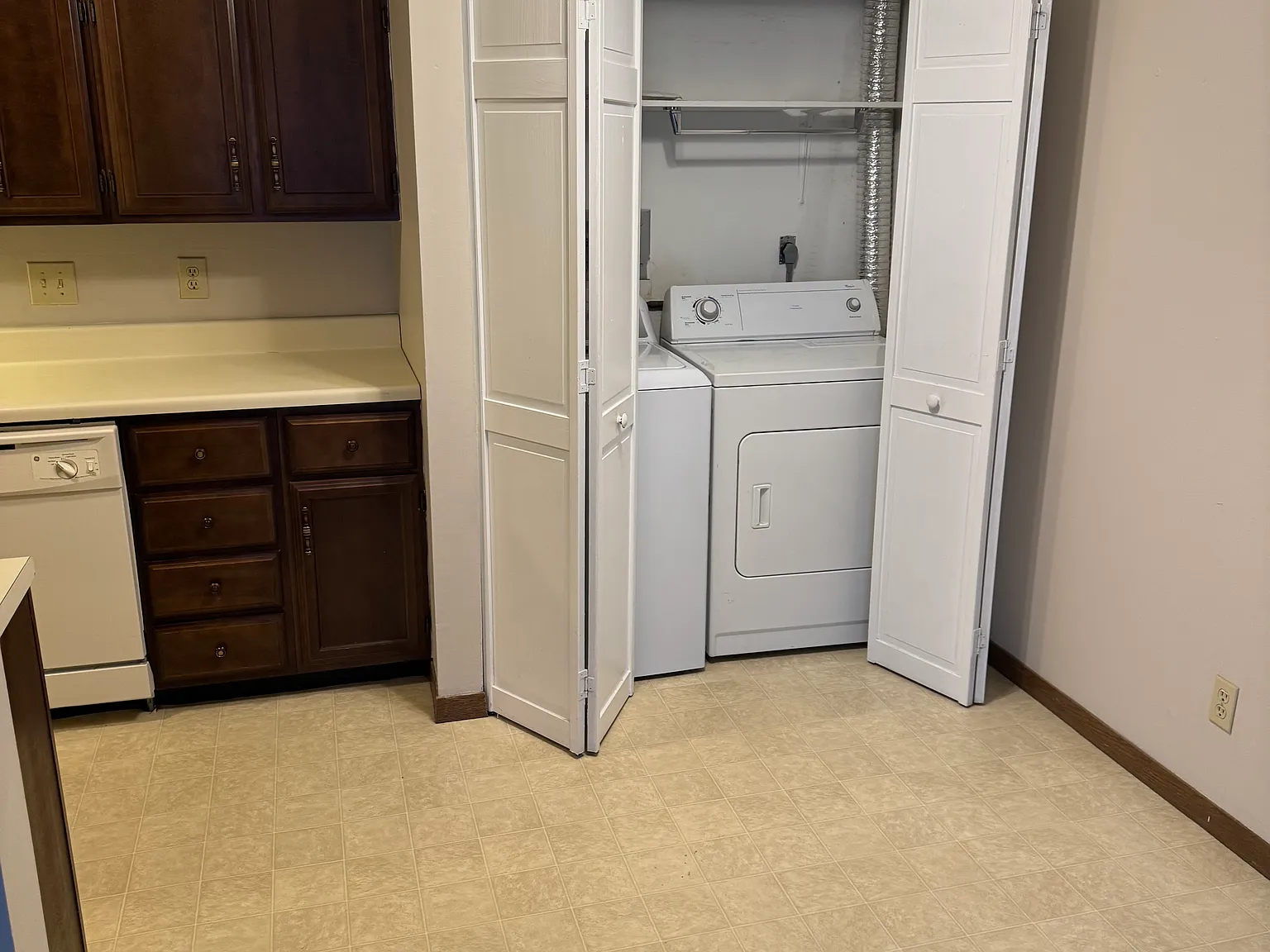 2 bed, 725 sqft, $875 — Photo 1