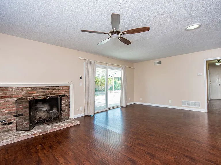 15412 Shasta Ln — Photo 12