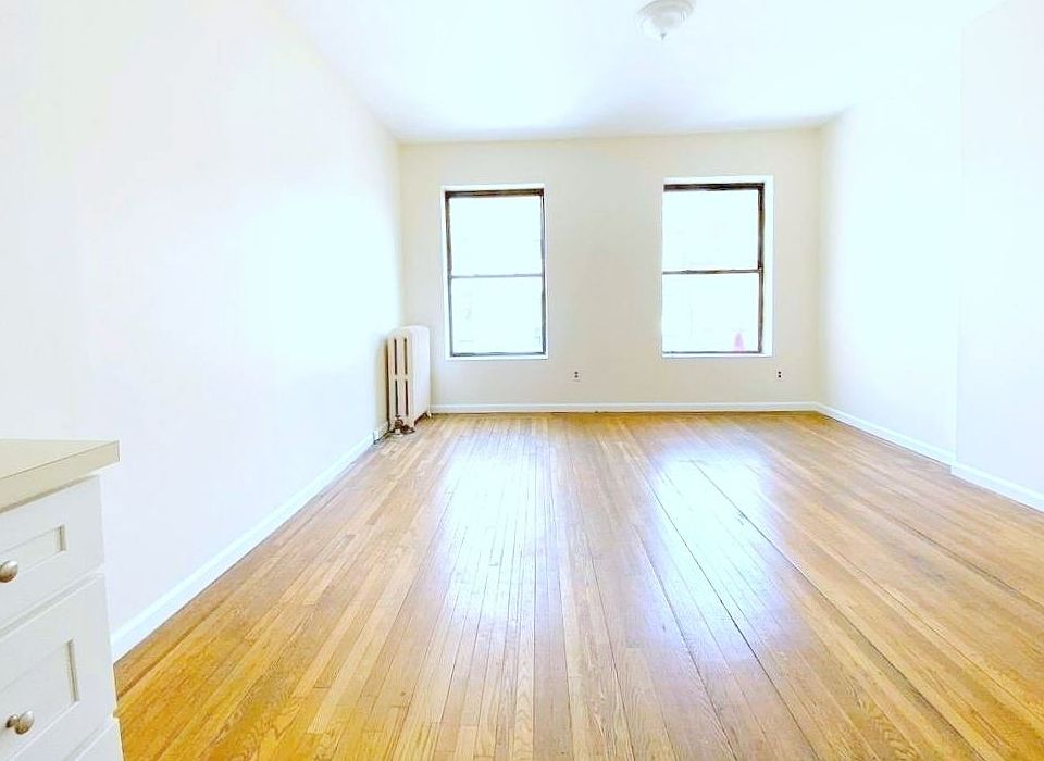 1st image of 149 W 72nd St #4C